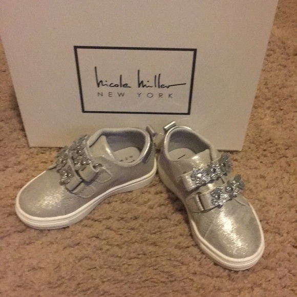 NWT Grey flower gym shoe Never used - Picture 2 of 8